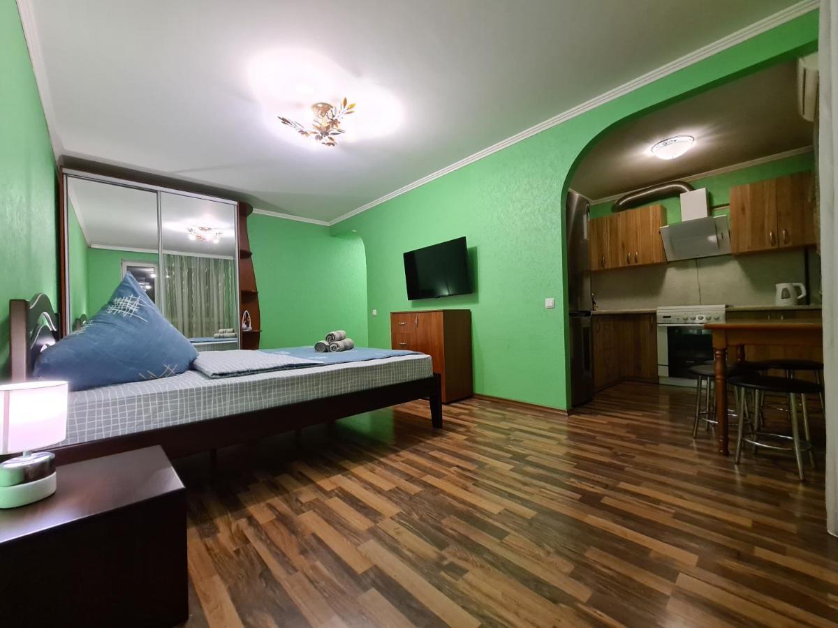 1-Room View Apartment Near Inturist On Sobornyi Avenue 143, By Grandhome Zaporizhia Extérieur photo